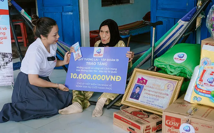 Điện thoại di động với biểu tượng cuộc gọi, đại diện cho đường dây nóng hỗ trợ của GO88.